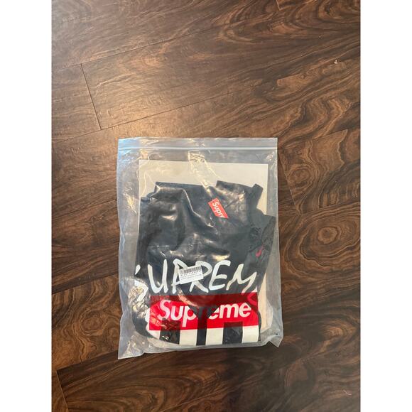 Supreme Crewneck - Picture 2 of 2